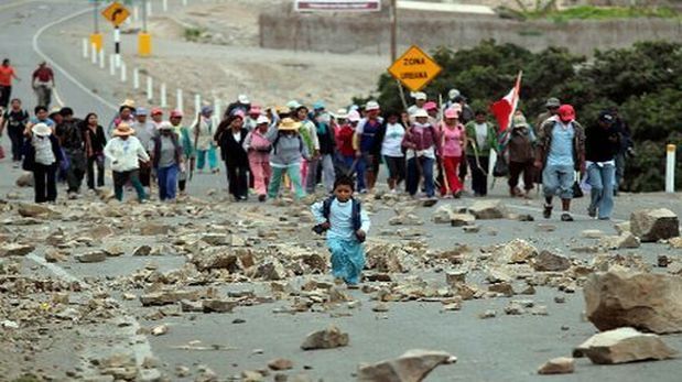 3 muertos por protestas contra empresas mineras en ApurÃmac y Cusco