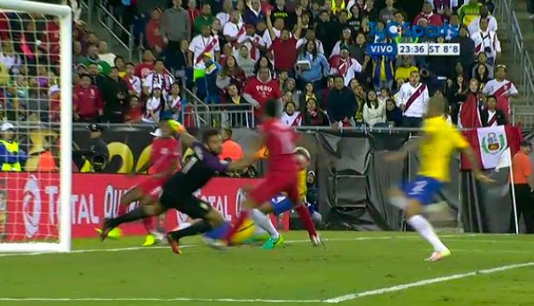 VAMOS PERÚ ¡ Perú: 1 Brasil: 0 y la «mano de Dios»