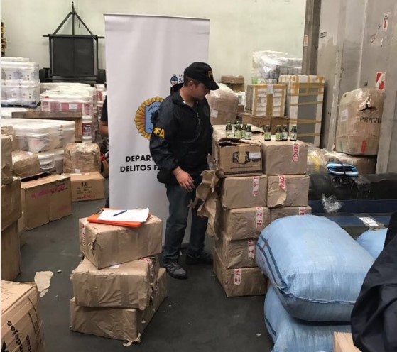 PolicÃa Federal decomisa mercaderÃa de contrabando proveniente de China, Perú y Bolivia