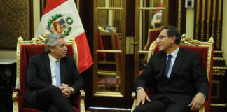 Vizcarra invita a Fernández a profundizar los lazos entre Perú Argentina