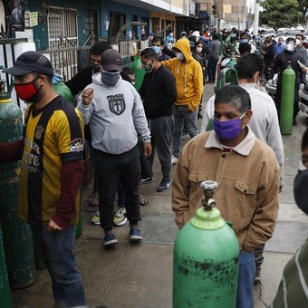 los-peruanos-hacen-filas-para___XYGvkBo4V_340x340__1